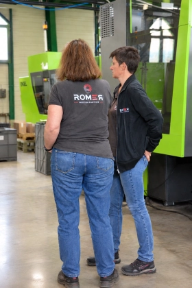 Opérateur de production dans l'atelier ROMER